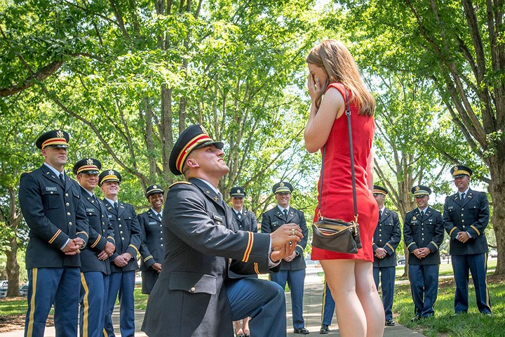 Những khoảnh khắc xúc động trong đời binh nghiệp của binh sĩ Mỹ